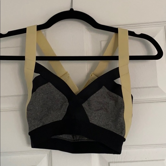 Aritzia sports bra - Picture 1 of 3